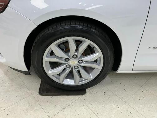 Summit White 2020 Chevrolet Impala LT