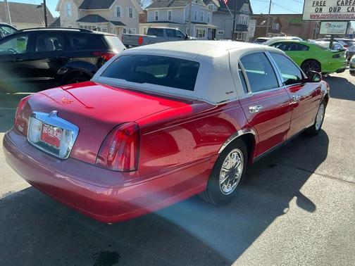 1998 Lincoln Town Car Signature
