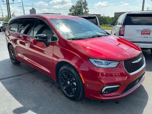 Red Hot Pearlcoat 2025 Chrysler Pacifica L