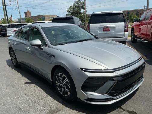 Aero Silver 2026 Hyundai SONATA Hybrid Base