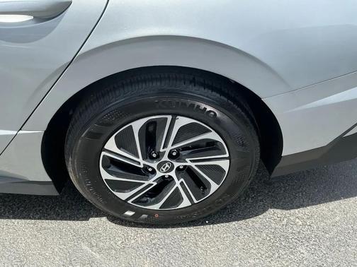Aero Silver 2026 Hyundai SONATA Hybrid Base