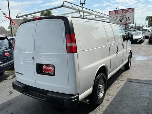 Summit White 2019 Chevrolet Express 3500 Work Van