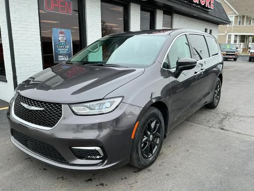 Gray 2023 Chrysler Pacifica Touring L