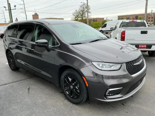 Gray 2023 Chrysler Pacifica Touring L