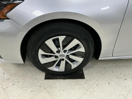 Brilliant Silver Metallic 2023 Nissan Altima S FWD