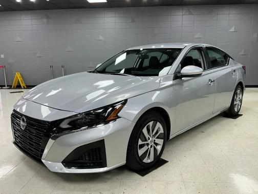 Brilliant Silver Metallic 2023 Nissan Altima S FWD