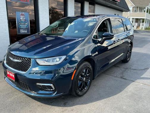 Fathom Blue Pearlcoat 2023 Chrysler Pacifica Touring L