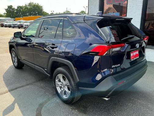 2022 Toyota RAV4 Hybrid XLE