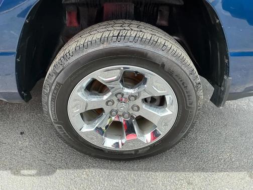 Patriot Blue Pearlcoat 2022 RAM 1500 Big Horn/Lone Star