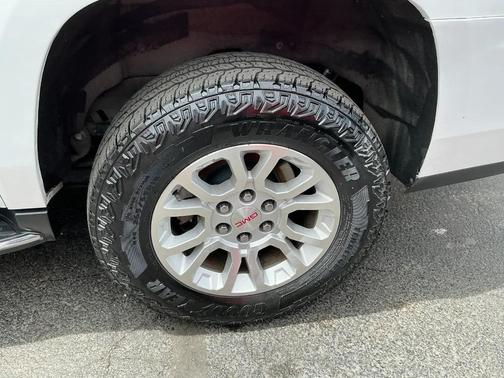 White 2019 GMC Yukon XL SLT