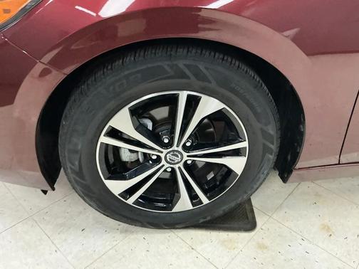 Maroon 2022 Nissan Sentra SV