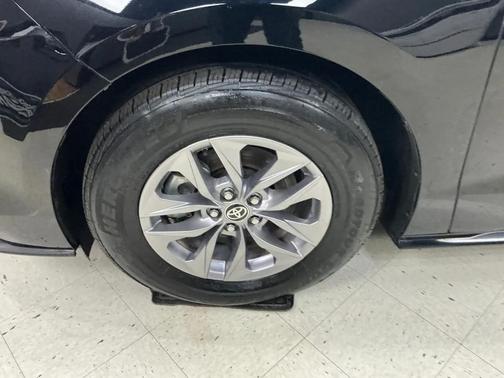 2022 Toyota Sienna LE