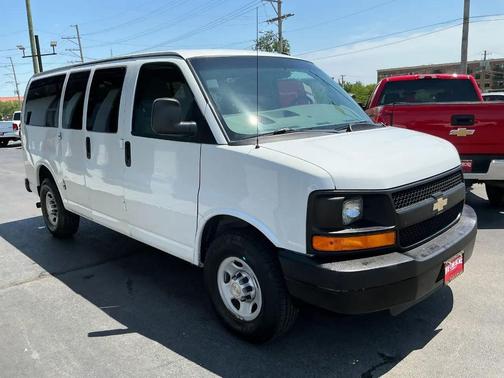 Summit White 2013 Chevrolet Express 2500 LT