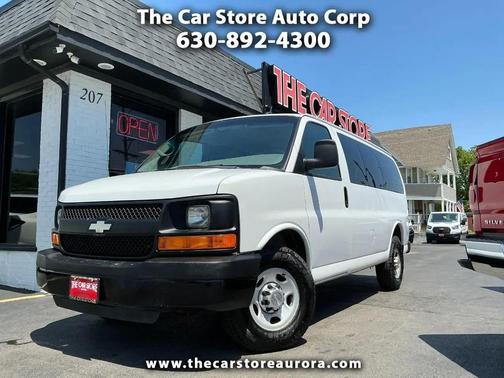 Summit White 2013 Chevrolet Express 2500 LT