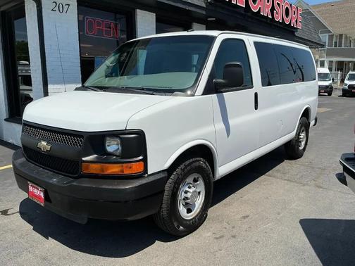 Summit White 2013 Chevrolet Express 2500 LT