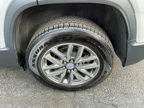 Quicksilver Metallic 2019 GMC Acadia SLE-2