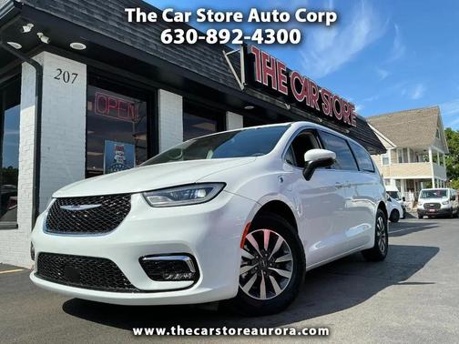 Bright White Clearcoat 2023 Chrysler Pacifica Hybrid Touring L