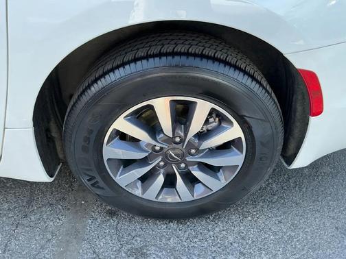 Bright White Clearcoat 2023 Chrysler Pacifica Hybrid Touring L