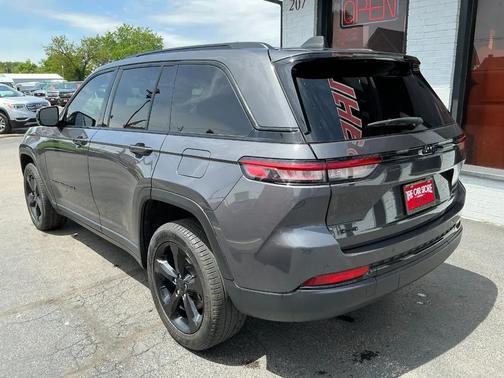 Baltic Gray Metallic Clearcoat 2024 Jeep Grand Cherokee Limited