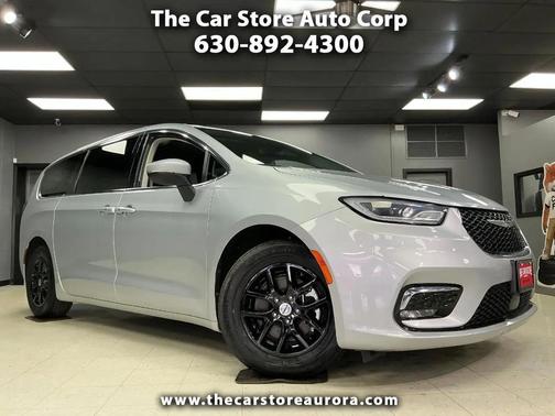 Silver Mist Clearcoat 2023 Chrysler Pacifica Touring L