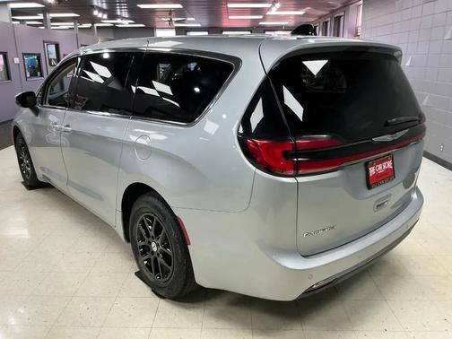 Silver Mist Clearcoat 2023 Chrysler Pacifica Touring L