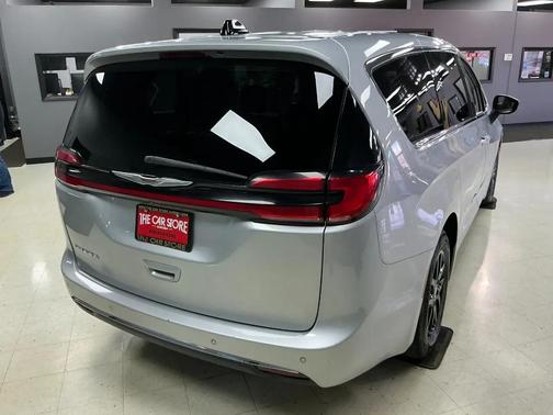 Silver Mist Clearcoat 2023 Chrysler Pacifica Touring L