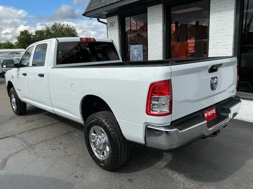 Bright White Clearcoat 2022 RAM 2500 Tradesman Crew Cab 4x4 8' Box