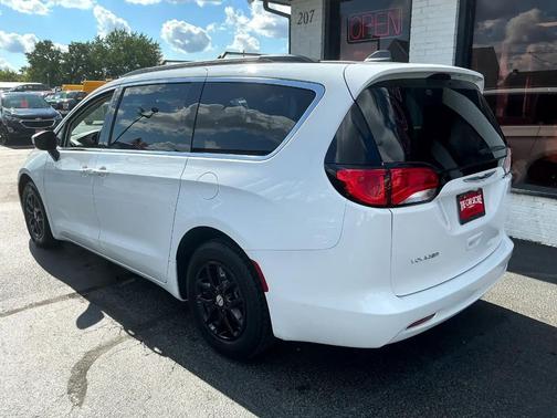 2021 Chrysler Voyager LXI