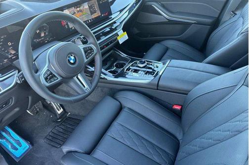 2026 BMW X7 M60i