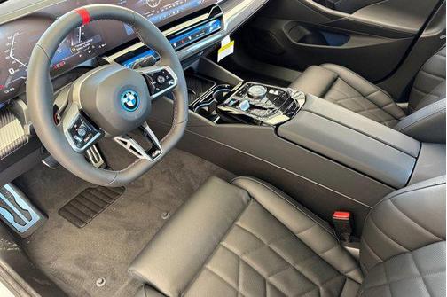 2025 BMW i5 M60