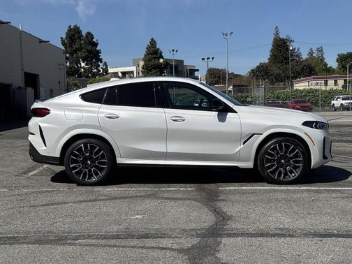 2025 BMW X6 M60i