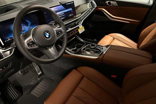 Carbon Black Metallic 2027 BMW X7 xDrive40i