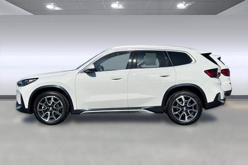 Alpine White 2025 BMW X1 xDrive28i