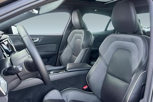 Onyx Black Metallic 2024 Volvo S60 B5 Plus Black Edition