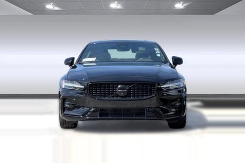 Onyx Black Metallic 2024 Volvo S60 B5 Plus Black Edition