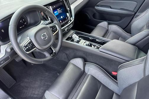 2024 Volvo S60 B5 Plus Black Edition