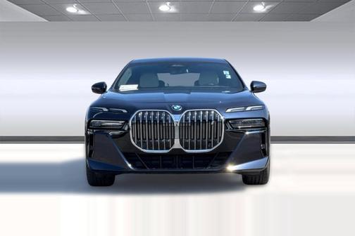 Carbon Black Metallic 2024 BMW i7 xDrive60