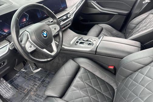 Black Sapphire Metallic 2023 BMW X7 xDrive40i