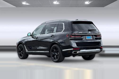 Black Sapphire Metallic 2023 BMW X7 xDrive40i