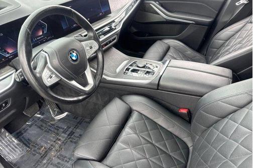 Black Sapphire Metallic 2023 BMW X7 xDrive40i