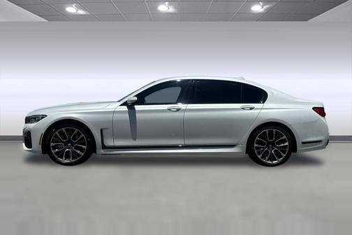 Mineral White Metallic 2022 BMW 750 i xDrive