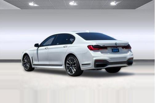 Mineral White Metallic 2022 BMW 750 i xDrive