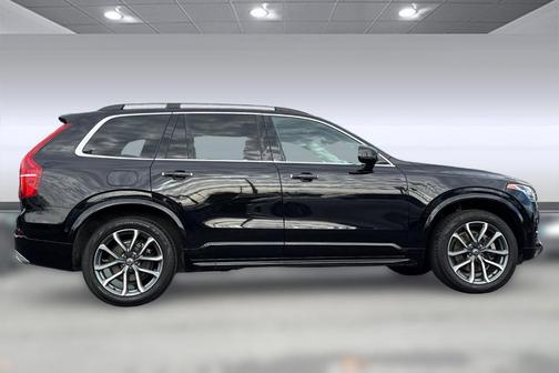 2019 Volvo XC90 T6 Momentum