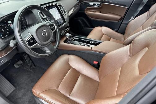 2019 Volvo XC90 T6 Momentum