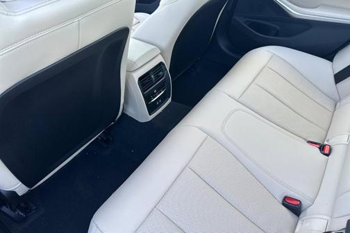 2025 BMW 330 i