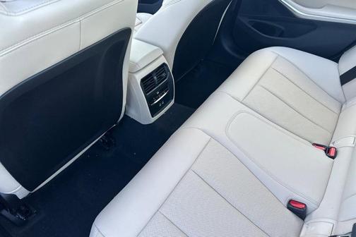 2025 BMW 330 i