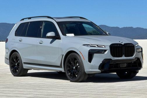 Brooklyn Grey Metallic 2027 BMW X7 xDrive40i