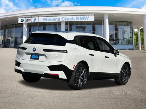2025 BMW iX xDrive50
