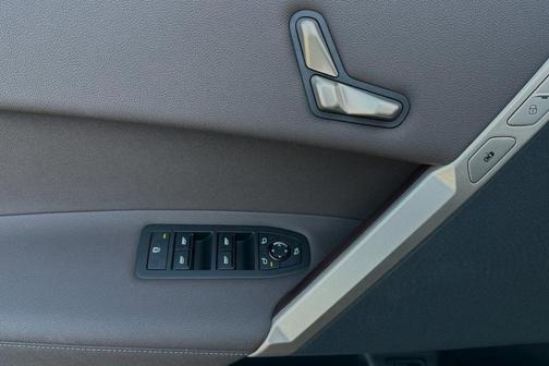 2025 BMW iX xDrive50