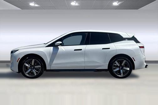 Mineral White Metallic 2026 BMW iX xDrive45